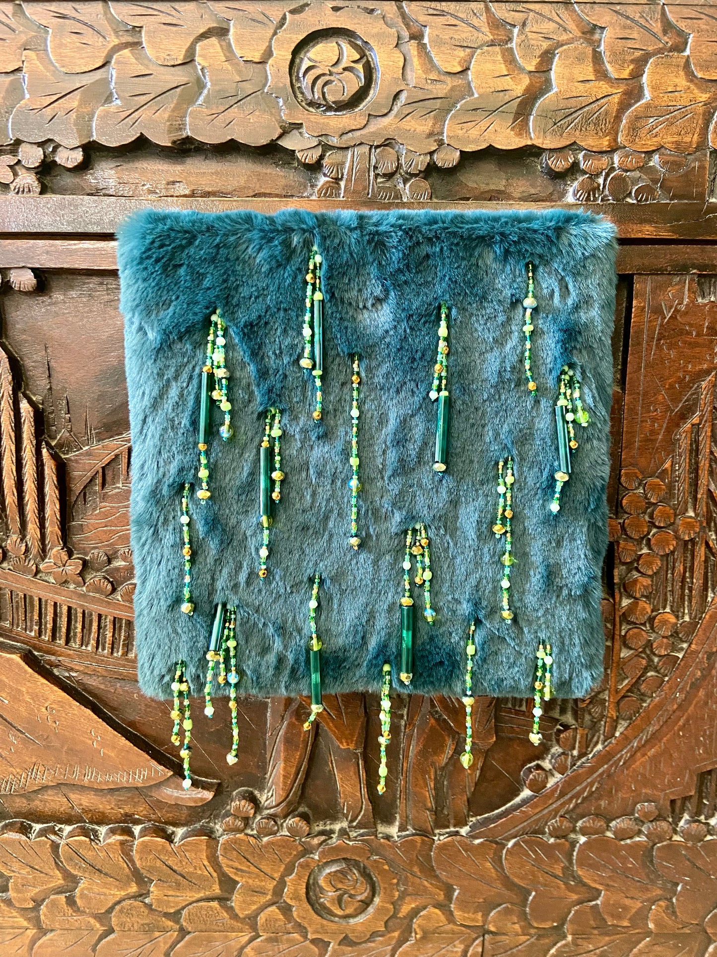 La Forêt Tropicale - Tableau brodé main (pièce unique, art textile inspiré de la nature)