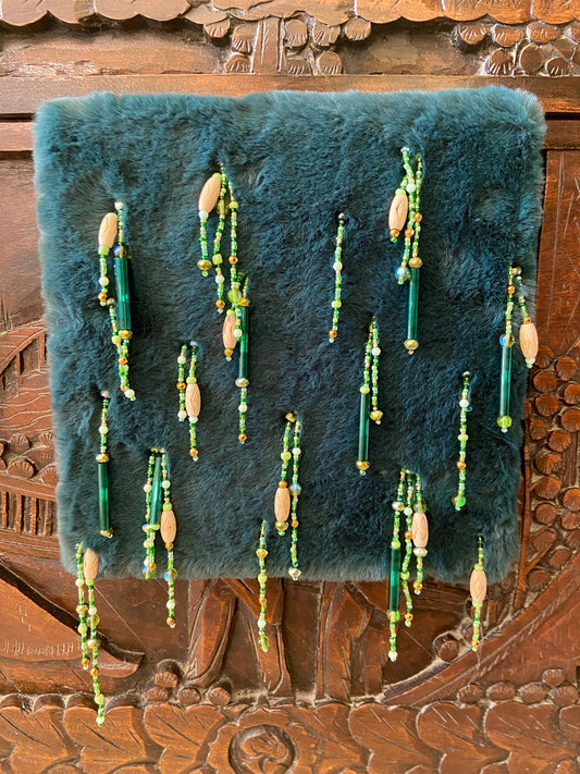 La Forêt - Tableau brodé main (pièce unique, art textile inspiré de la nature)