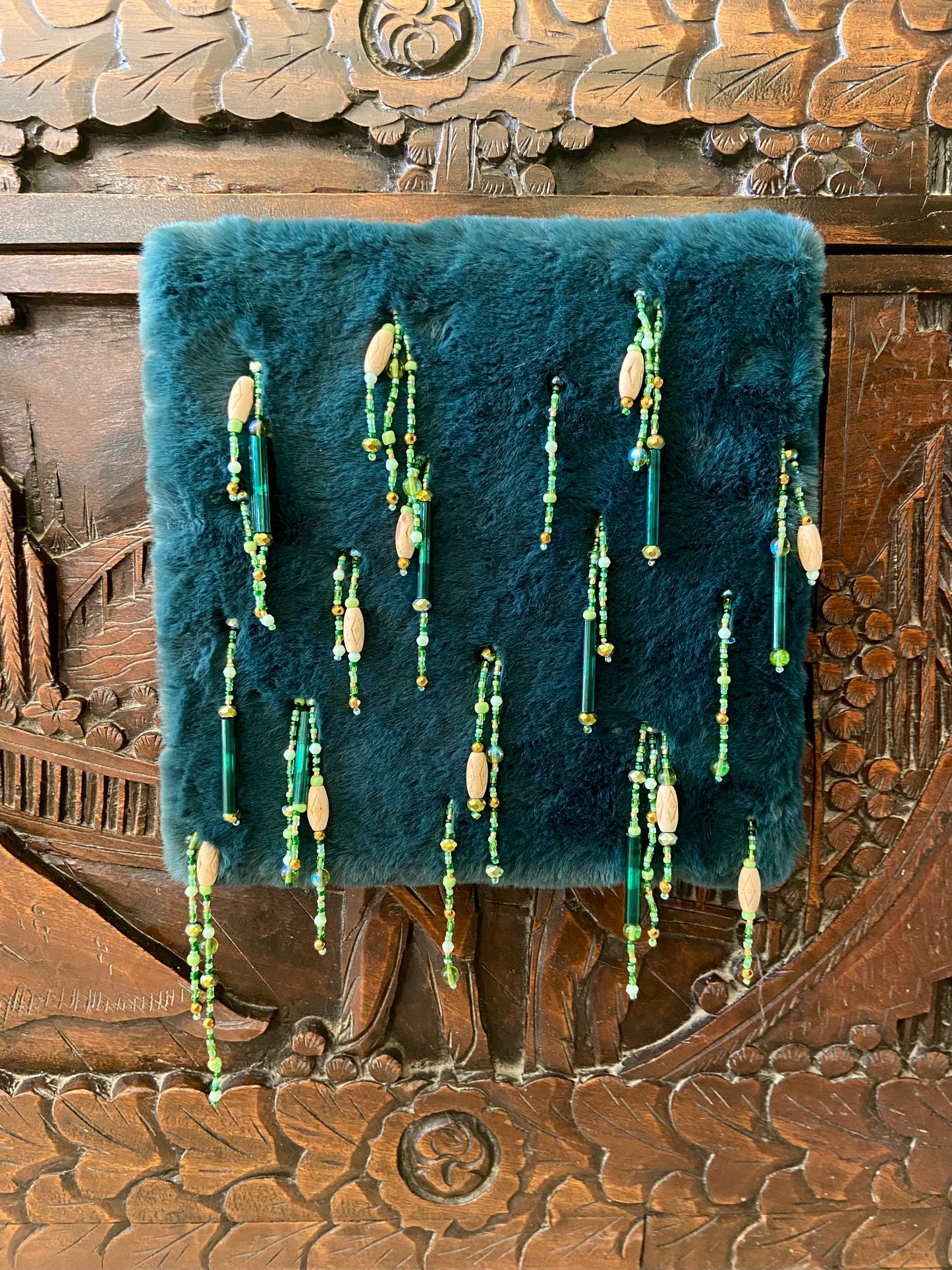 La Forêt - Tableau brodé main (pièce unique, art textile inspiré de la nature)